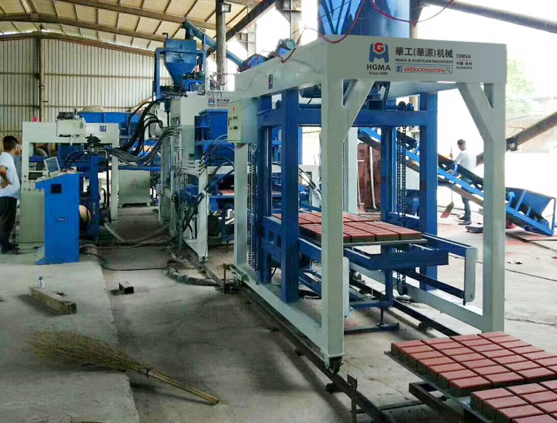 Características de la máquina de fabricación de ladrillos permeables automáticos hgma